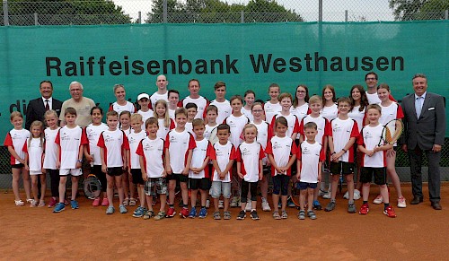Tennisjugend erhält Unterstützung der Raiffeisenbank Westhausen eG