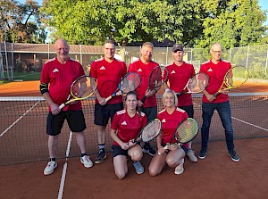 Von links nach rechts: Wilhelm Dauser, Robert Hilsenbeck, Daniel Thielmann, Jens Schiele, Henning Böhm. Vorne (von links): Karin Schiele, Jana Dauser. Es fehlen Günther Doleschel, Heidrun Lind & Carina Lorenz